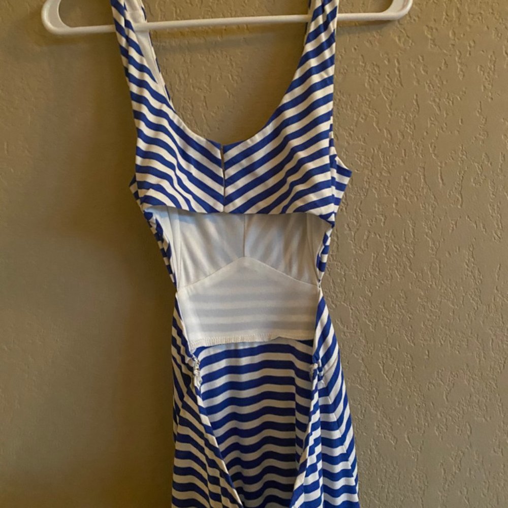 Ark & Co Dress with Cut out Back - Picture 3 of 3